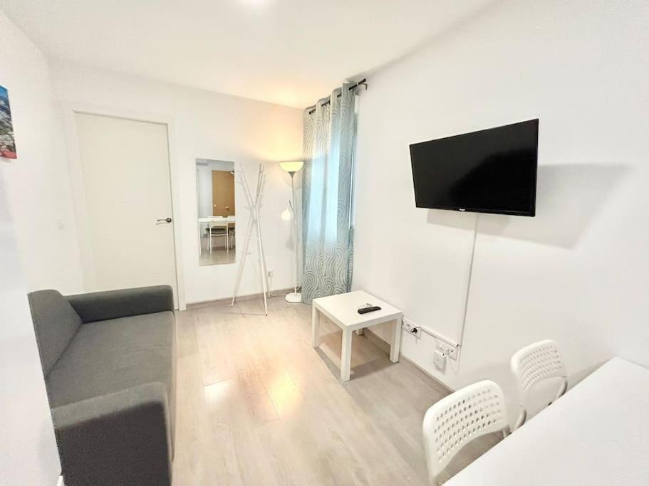 Apartament Metro Avenida De America 09 *